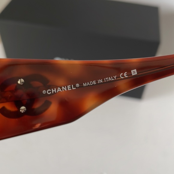 Authentic Chanel Sunglasses. - Picture 13 of 15